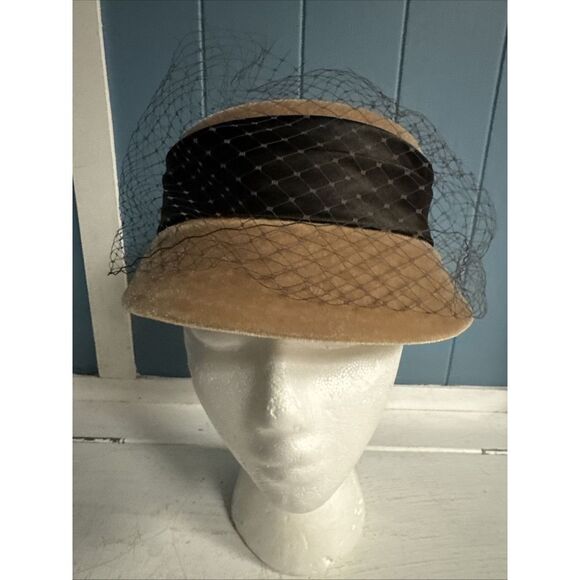 Vtg Fine Millinery By August Accessories Women\'s Velvet Tan Brown Hat w/ netting